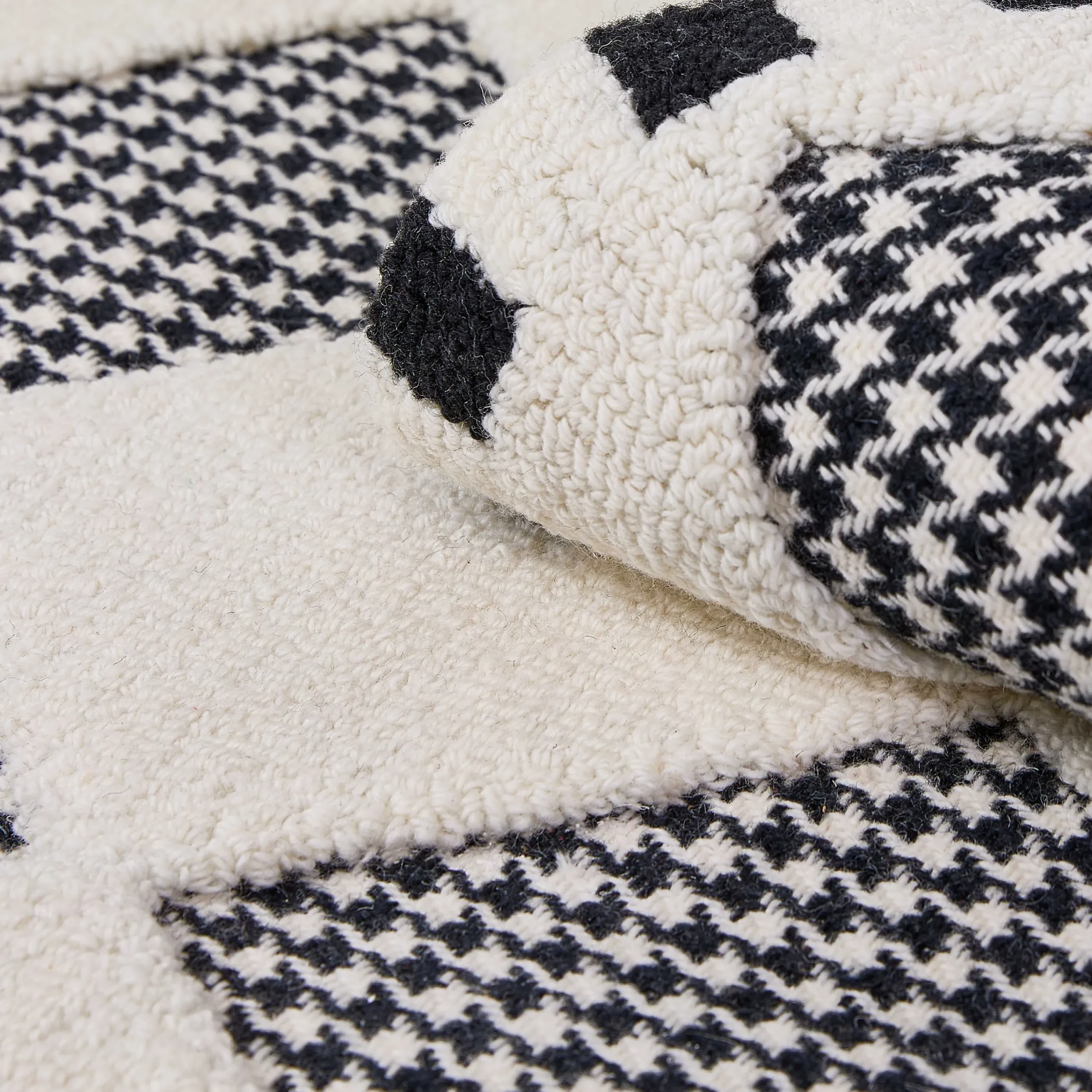 MacKenzie-Childs Houndstooth Check Diamond 2'3 x 3'9 Rug| Rugs