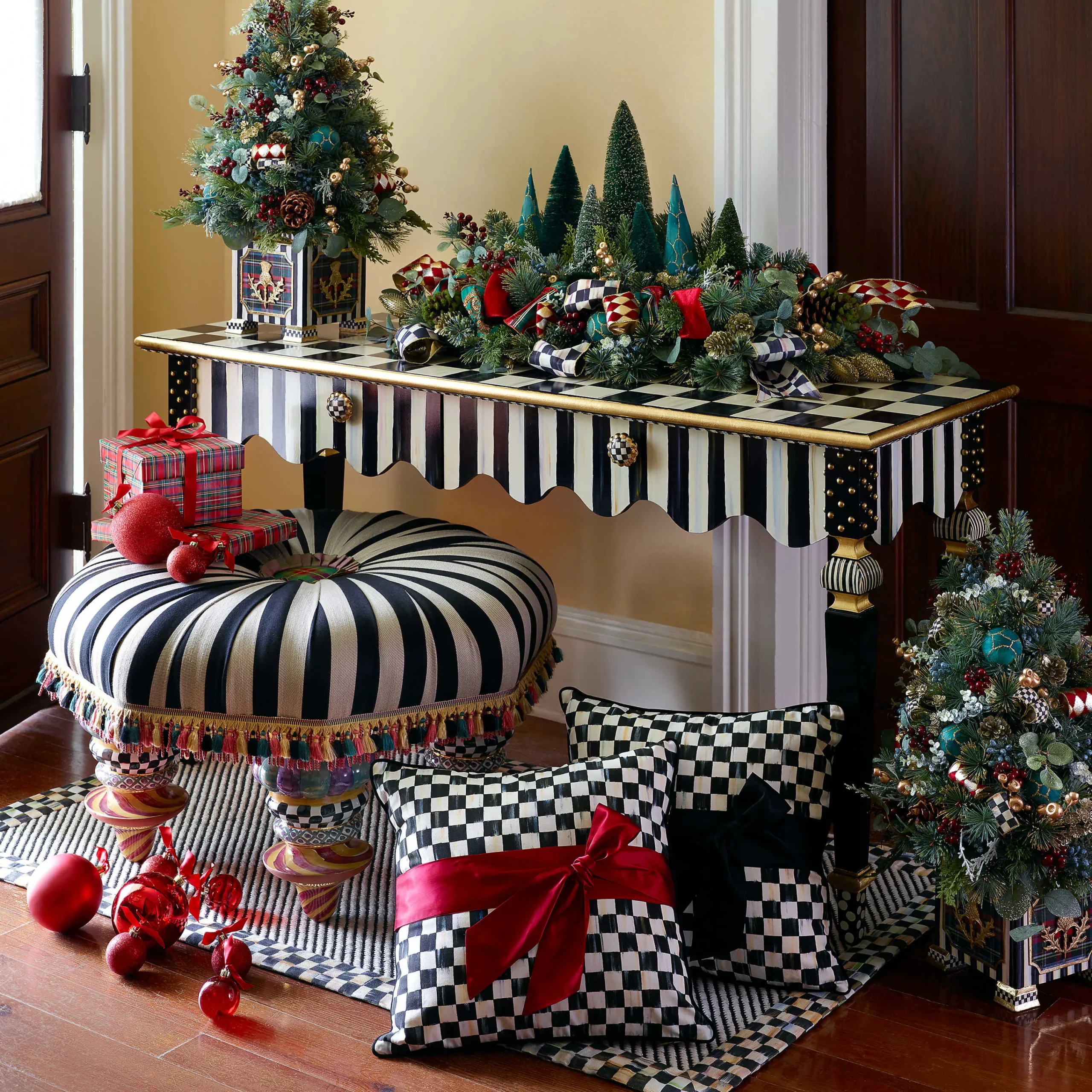 MacKenzie-Childs On Wall Street Setting Seat| Living Room