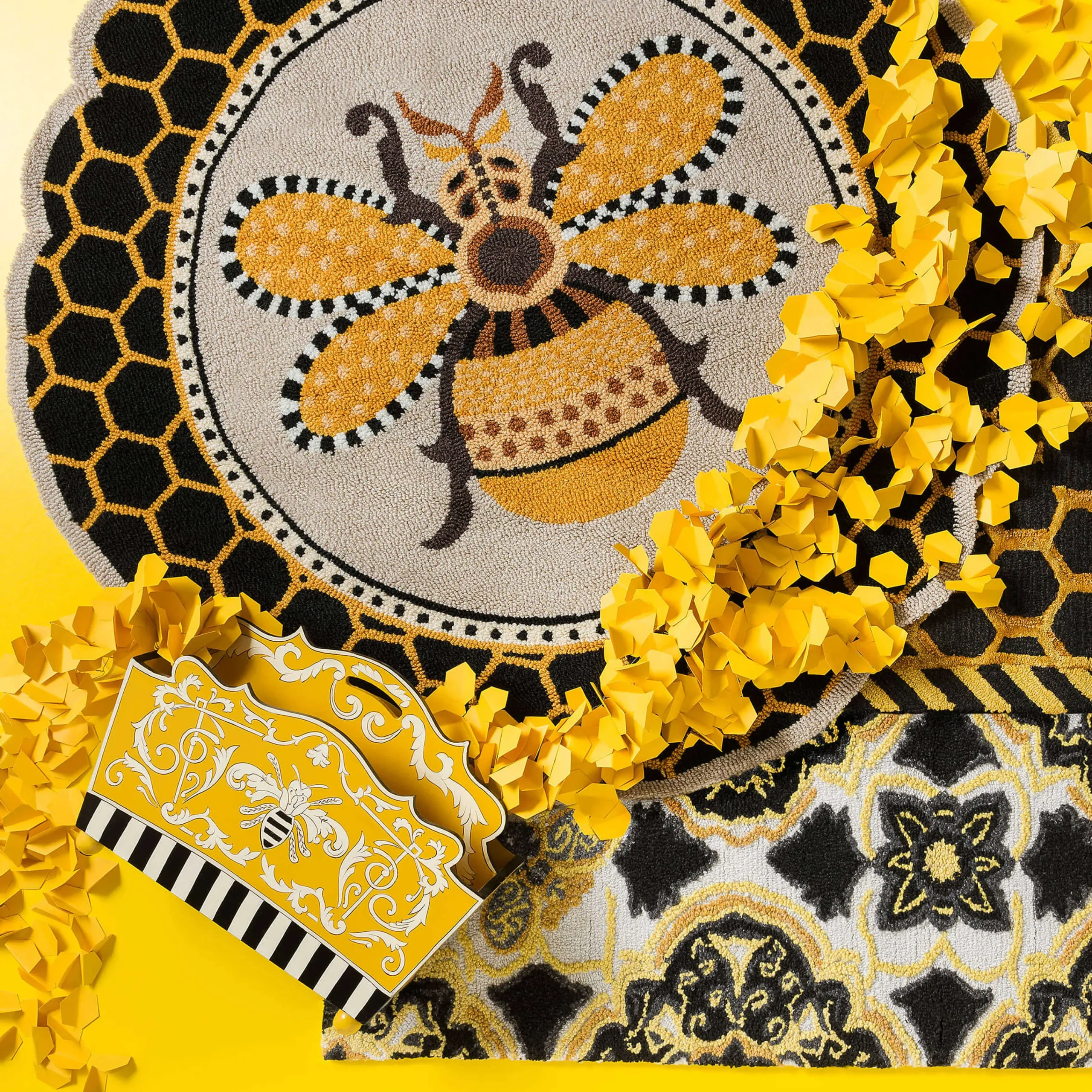 MacKenzie-Childs Queen Bee Rug 4' Round Rug| Rugs